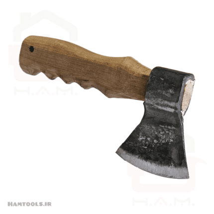 تبر زین کوله‌ای سنتی با تیغه فولادی و دسته چوب گردو – مناسب کمپینگ